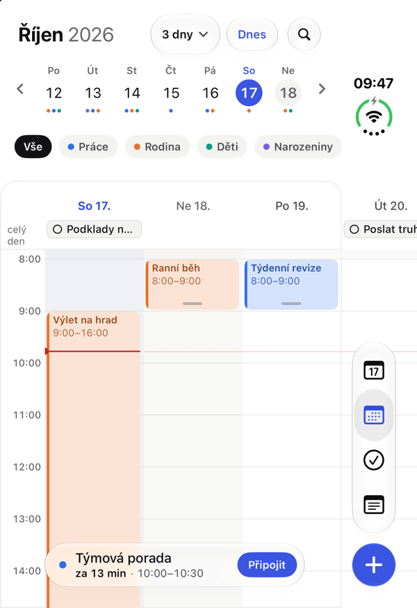 Kalendář NerveDay na iPhonu Duo: tři dny vedle sebe s náhledem čtvrtého, týdenní pás a filtry kalendářů Práce, Rodina, Děti a Narozeniny.