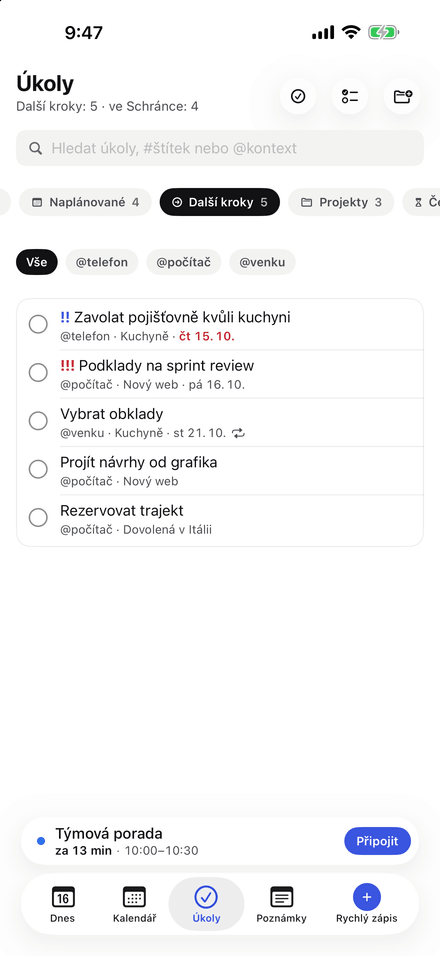 Úkoly v NerveDay: Další kroky podle kontextů @telefon, @počítač a @venku, s prioritou a termínem.